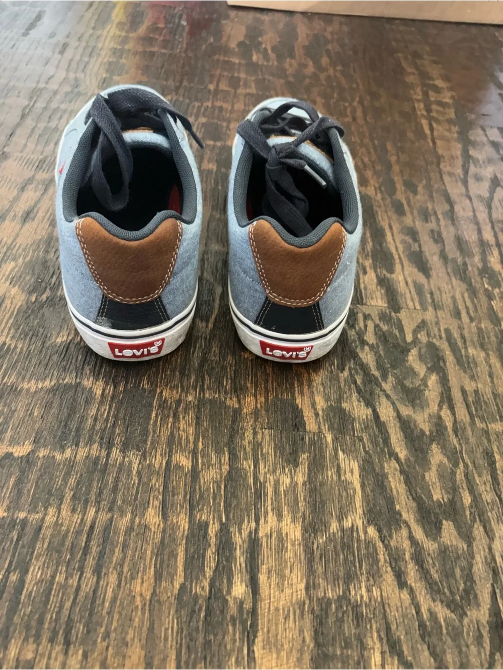 Levi's Light Blue / Gray Low-Top Sneakers with Black Laces